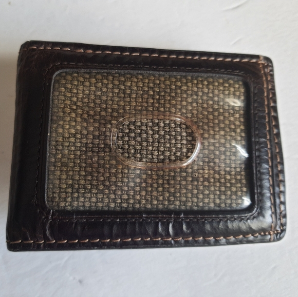 Fossil wallet with bottle opener attached - Picture 5 of 5